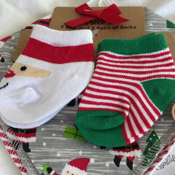 Christmas themed 0-6 months socks and 2  bibs. New with tags - Picture 2 of 4